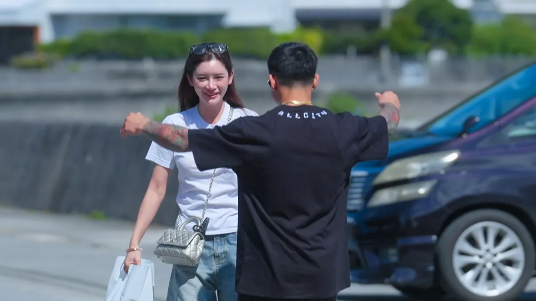 정학 후 다시 학교로 돌아온 앗슨